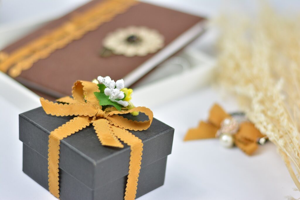 gift box, webbing, package-2426119.jpg